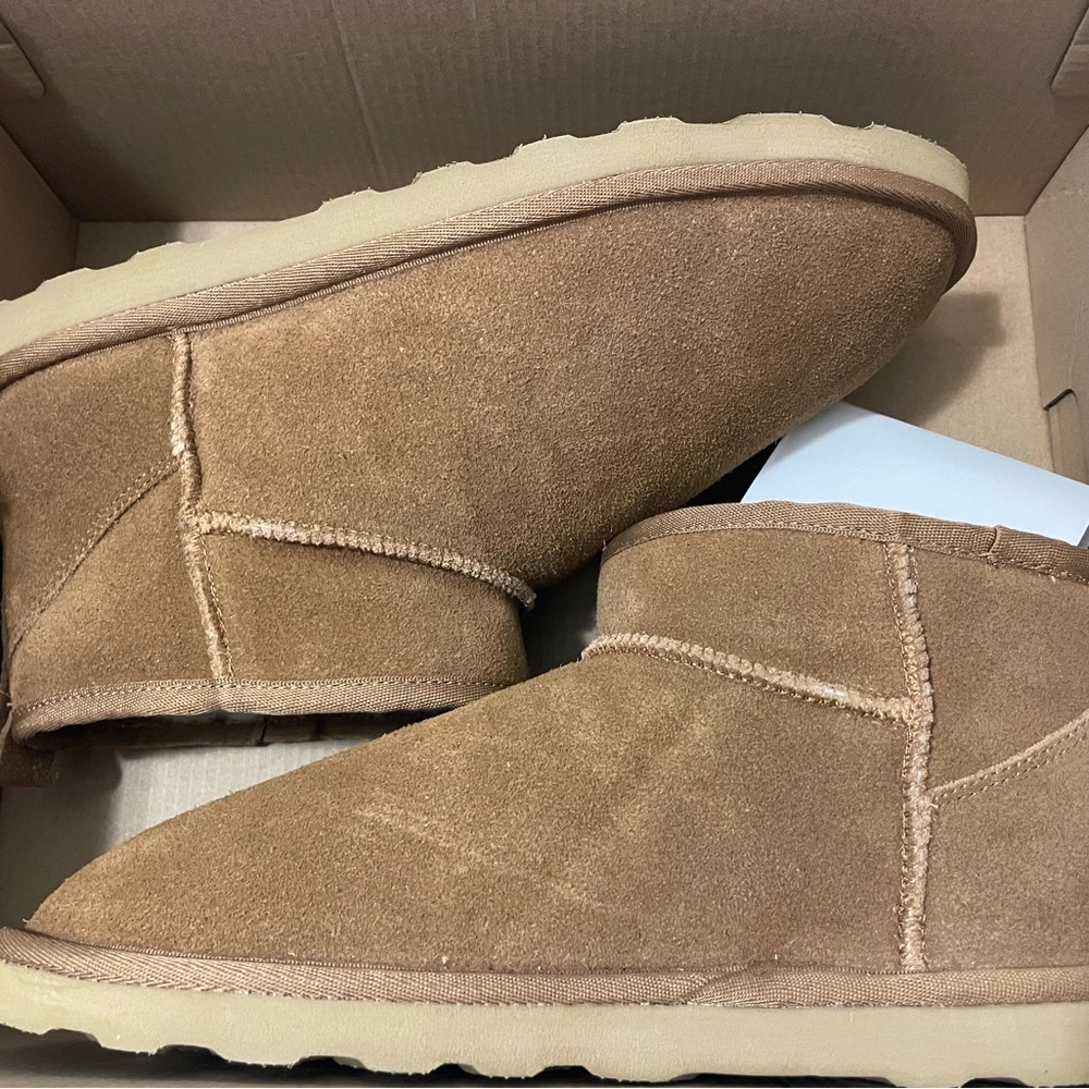 Clarks Women’s Suede Ankle UGG Boots